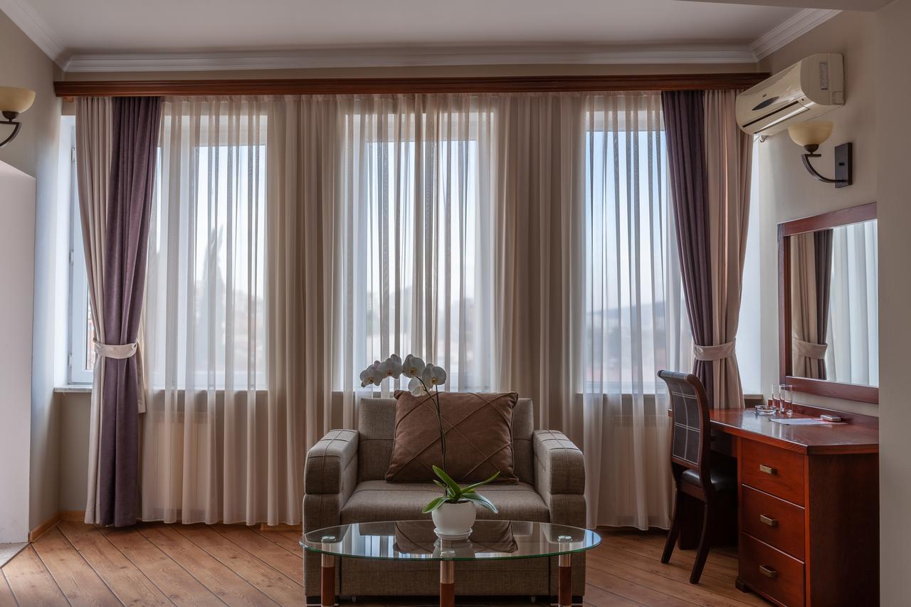Penthouse Hotel ティビリシ エクステリア 写真