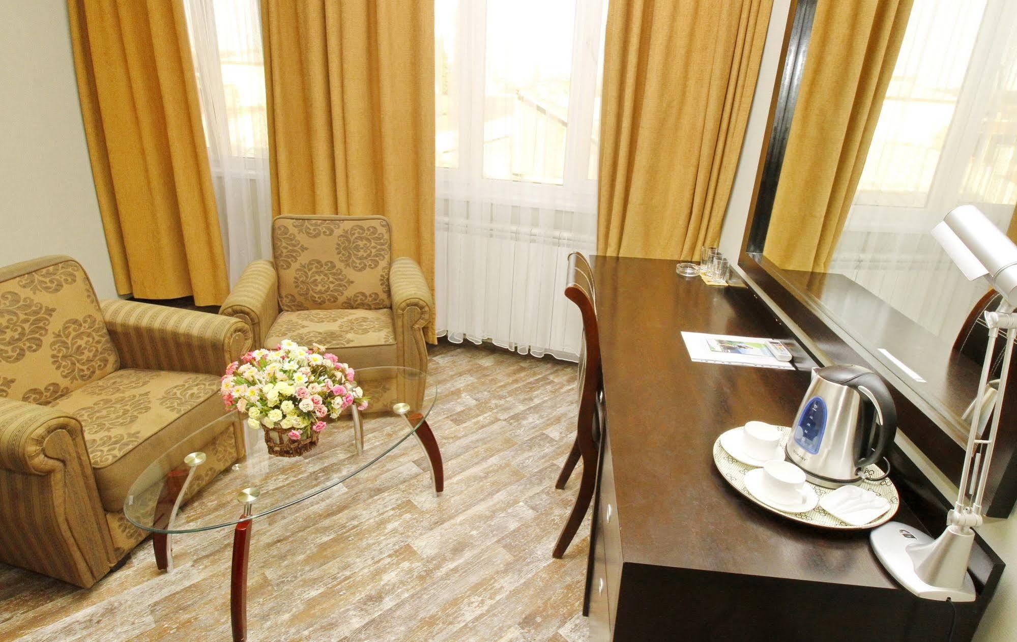 Penthouse Hotel ティビリシ エクステリア 写真